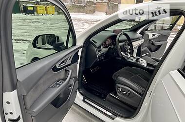 Внедорожник / Кроссовер Audi Q7 2016 в 