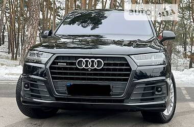 Внедорожник / Кроссовер Audi Q7 2017 в 