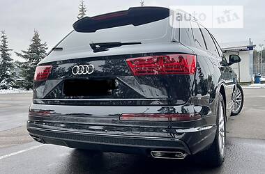 Внедорожник / Кроссовер Audi Q7 2017 в 