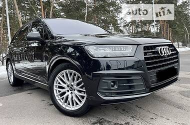 Внедорожник / Кроссовер Audi Q7 2017 в 