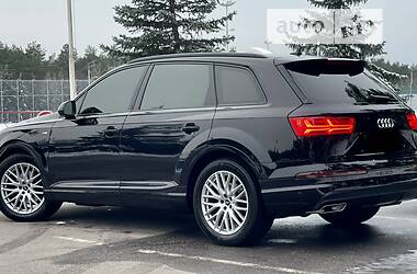 Внедорожник / Кроссовер Audi Q7 2017 в 