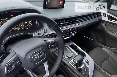 Внедорожник / Кроссовер Audi Q7 2017 в 