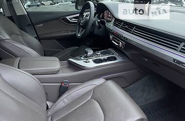 Внедорожник / Кроссовер Audi Q7 2017 в 