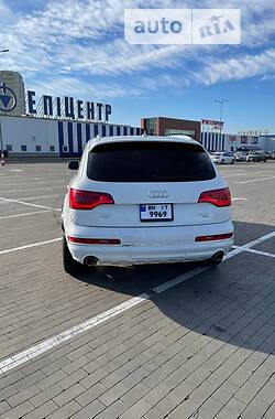 Позашляховик / Кросовер Audi Q7 2013 в Одесі