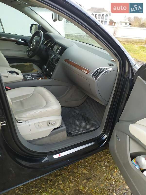 Позашляховик / Кросовер Audi Q7 2011 в Косові