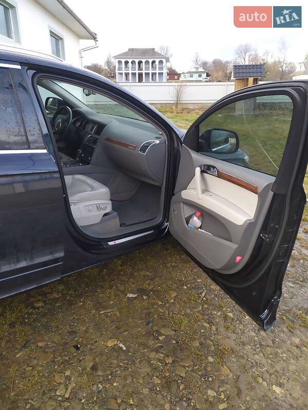 Позашляховик / Кросовер Audi Q7 2011 в Косові