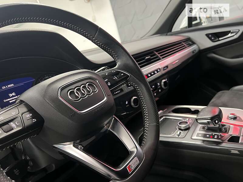 Внедорожник / Кроссовер Audi Q7 2015 в Тернополе