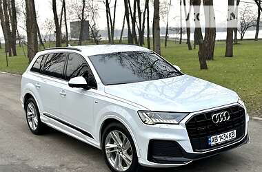 Внедорожник / Кроссовер Audi Q7 2020 в Киеве