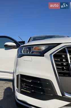 Внедорожник / Кроссовер Audi Q7 2020 в Хусте