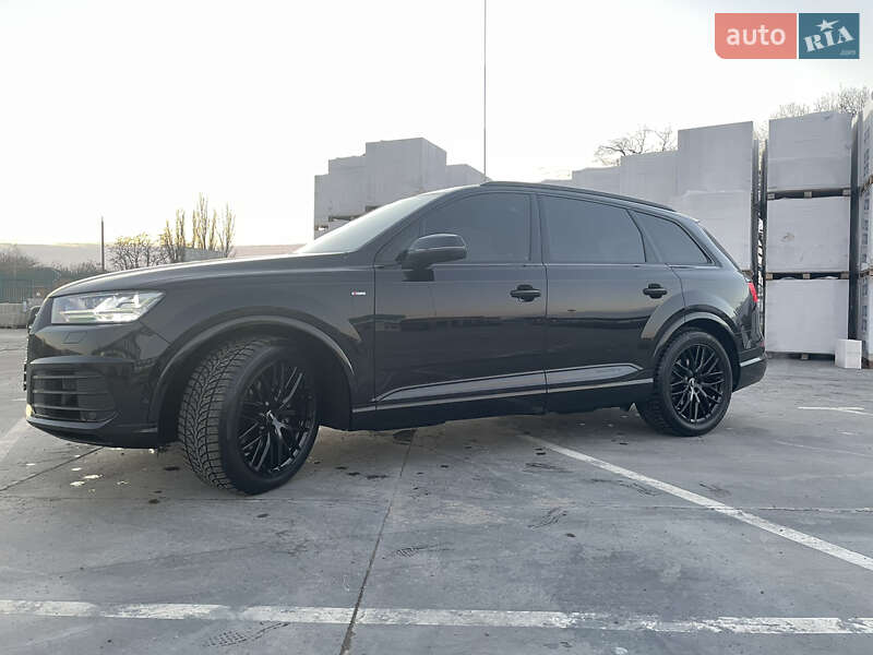 Позашляховик / Кросовер Audi Q7 2018 в Миколаєві