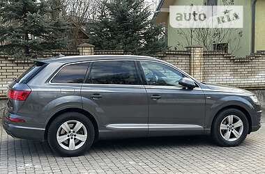 Внедорожник / Кроссовер Audi Q7 2016 в 