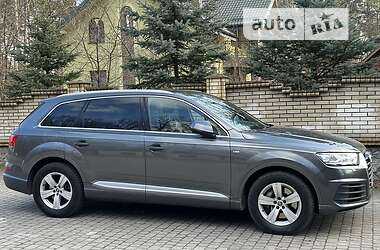 Внедорожник / Кроссовер Audi Q7 2016 в 