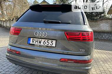 Внедорожник / Кроссовер Audi Q7 2016 в 