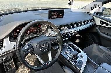 Внедорожник / Кроссовер Audi Q7 2016 в 