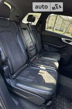 Внедорожник / Кроссовер Audi Q7 2016 в 