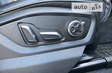 Внедорожник / Кроссовер Audi Q7 2016 в 