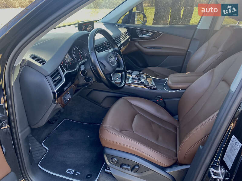 Внедорожник / Кроссовер Audi Q7 2015 в Хусте