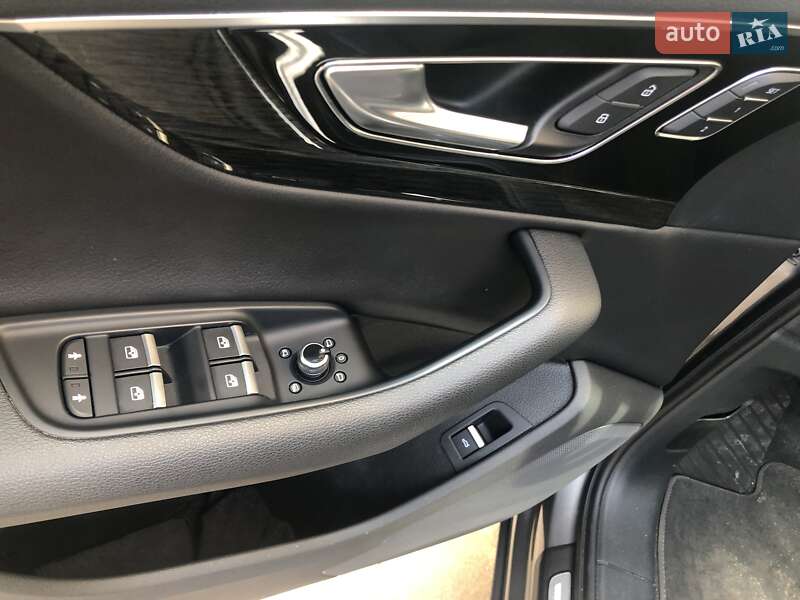 Позашляховик / Кросовер Audi Q7 2016 в Києві