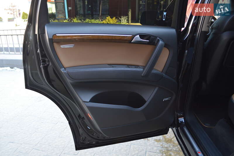 Позашляховик / Кросовер Audi Q7 2013 в Львові