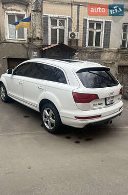 Внедорожник / Кроссовер Audi Q7 2013 в 