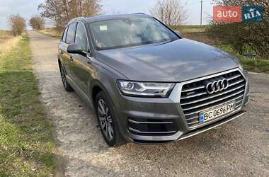 Позашляховик / Кросовер Audi Q7 2017 в 