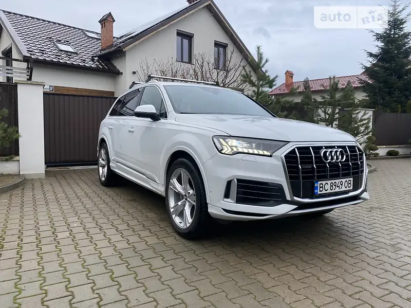 Позашляховик / Кросовер Audi Q7 2020 в 