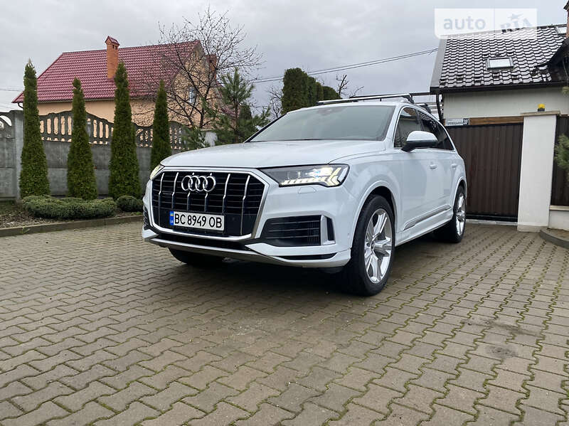 Позашляховик / Кросовер Audi Q7 2020 в 
