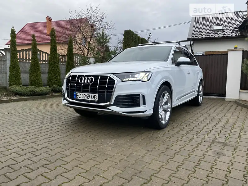 Позашляховик / Кросовер Audi Q7 2020 в 