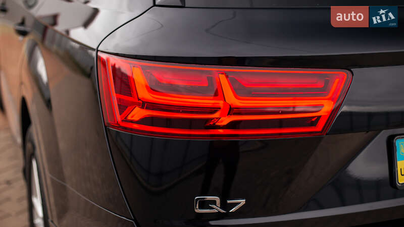 Позашляховик / Кросовер Audi Q7 2016 в Чернівцях