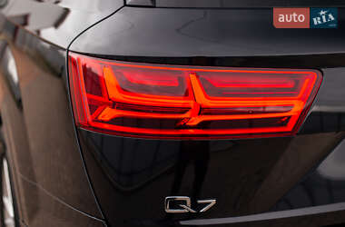 Позашляховик / Кросовер Audi Q7 2016 в 