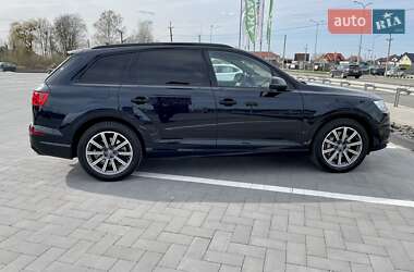 Внедорожник / Кроссовер Audi Q7 2017 в 