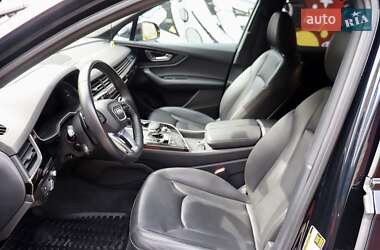 Внедорожник / Кроссовер Audi Q7 2017 в 