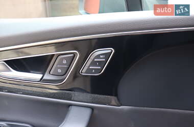 Внедорожник / Кроссовер Audi Q7 2017 в 