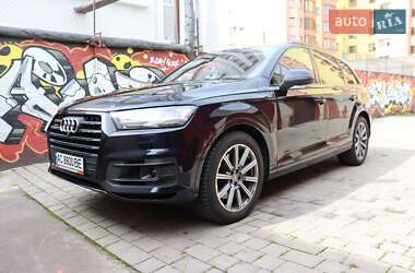 Внедорожник / Кроссовер Audi Q7 2017 в 