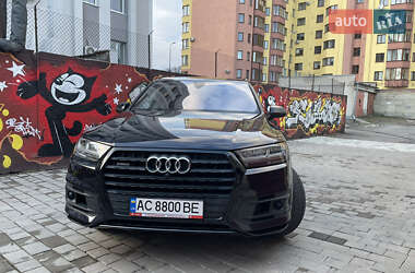Внедорожник / Кроссовер Audi Q7 2017 в 