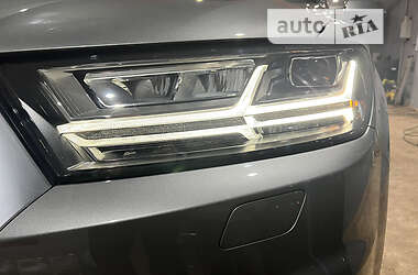 Внедорожник / Кроссовер Audi Q7 2017 в 