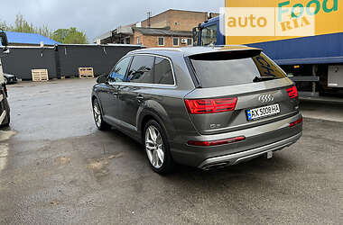 Внедорожник / Кроссовер Audi Q7 2017 в 