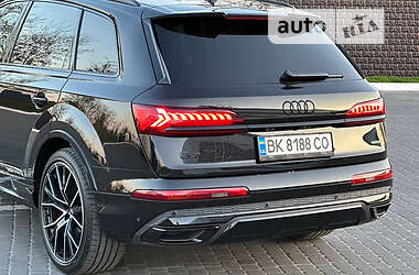 Внедорожник / Кроссовер Audi Q7 2022 в Ровно