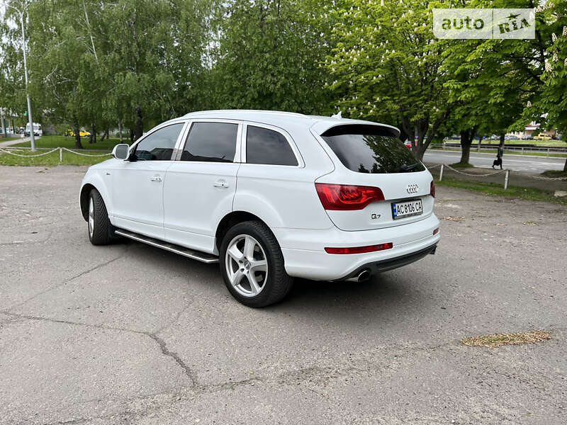 Позашляховик / Кросовер Audi Q7 2013 в Луцьку