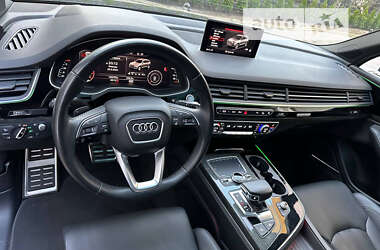 Внедорожник / Кроссовер Audi Q7 2017 в 