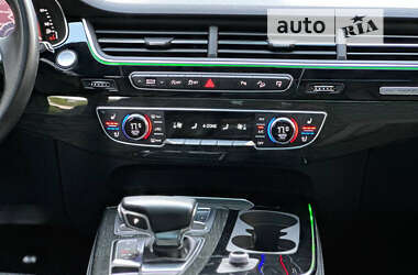 Внедорожник / Кроссовер Audi Q7 2017 в 