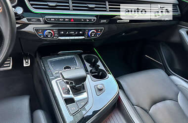 Внедорожник / Кроссовер Audi Q7 2017 в 