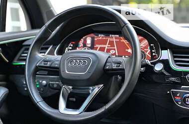 Внедорожник / Кроссовер Audi Q7 2017 в 