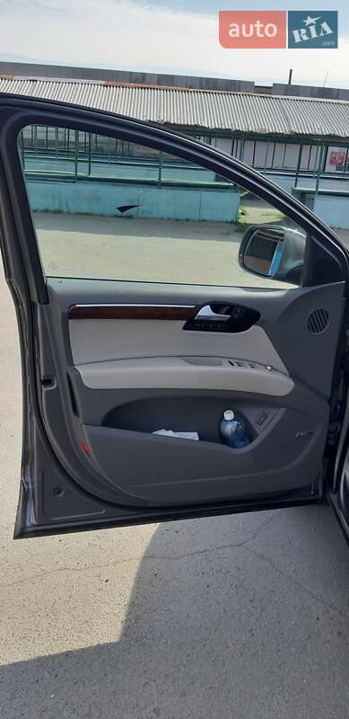 Позашляховик / Кросовер Audi Q7 2011 в Романіву