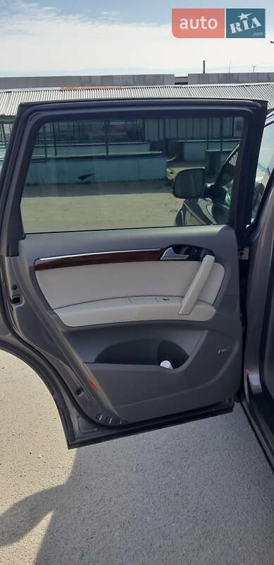Позашляховик / Кросовер Audi Q7 2011 в Романіву