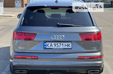 Позашляховик / Кросовер Audi Q7 2016 в 