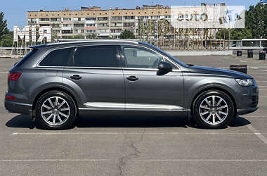 Позашляховик / Кросовер Audi Q7 2016 в 