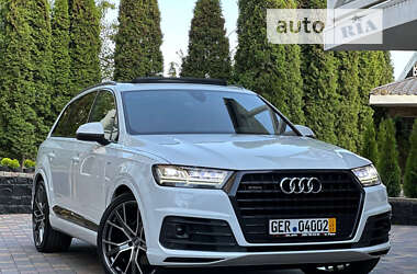 Позашляховик / Кросовер Audi Q7 2017 в 