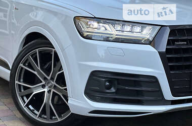 Позашляховик / Кросовер Audi Q7 2017 в 