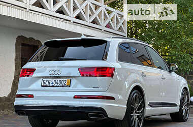 Позашляховик / Кросовер Audi Q7 2017 в 